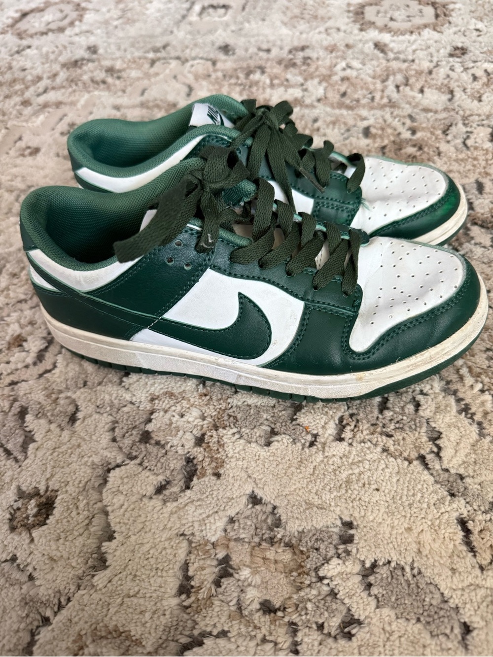 Nike Kids Low-Top Sneakers in Green and White